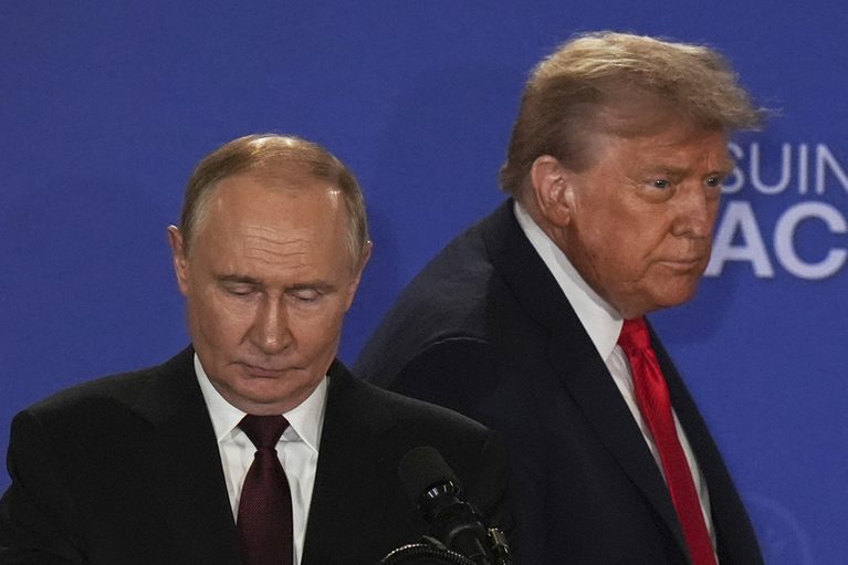 Putin a Trump si telefonovali, tématem byla válka na Ukrajině i vzájemné vztahy