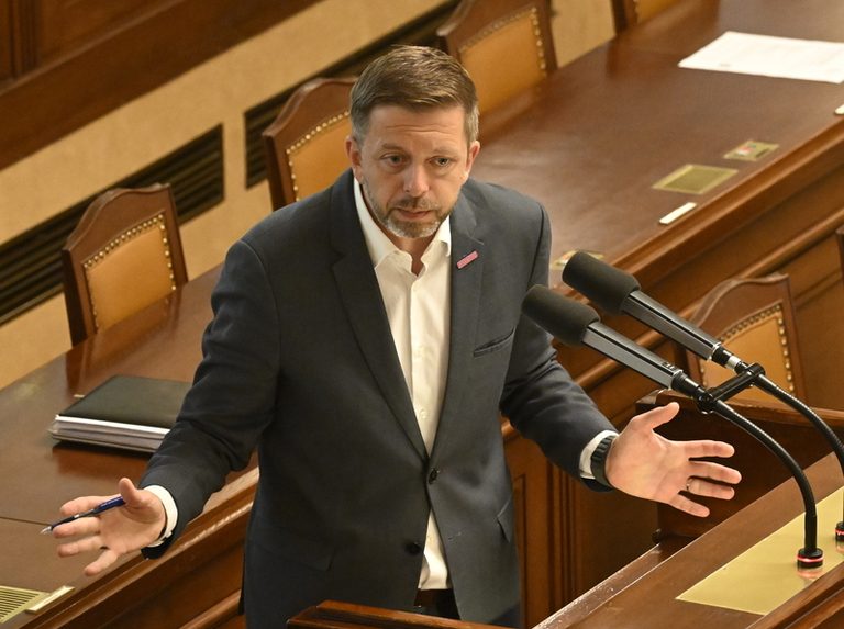Rakušan vyzval Babiše ke schůzce o bezpečnosti, premiér ho odkázal na výbor