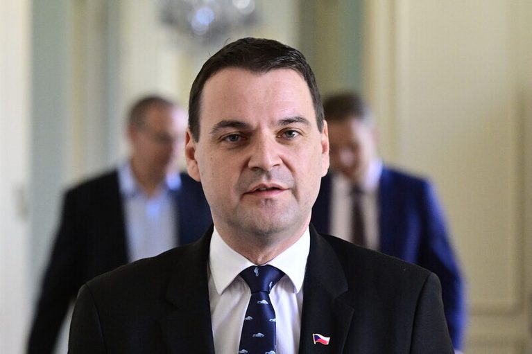 MZV a Hrad by měli pokračovat ve společném postupu v zahraničí, míní Macinka