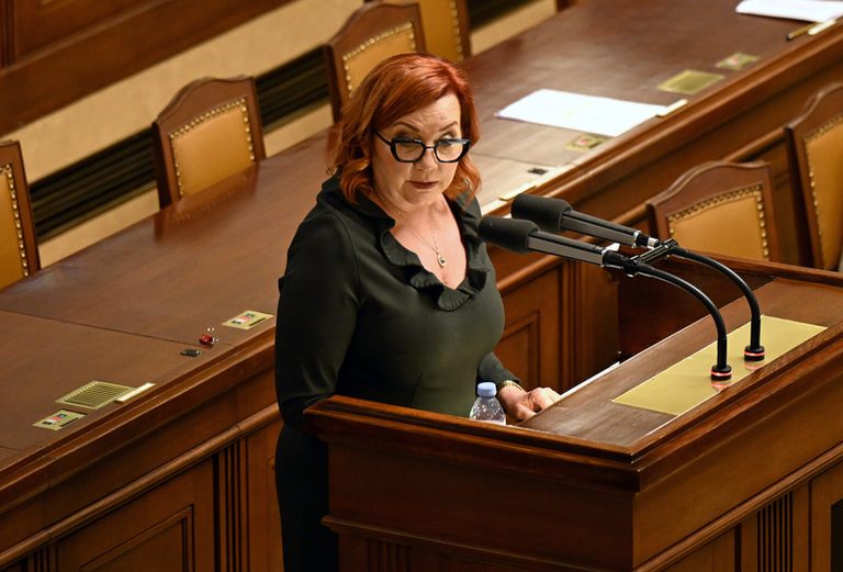 Sněmovna nedokončila úvodní kolo schvalování novely o zvýšení starobních penzí