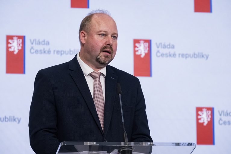 Vláda chce, aby státní zástupci postupovali podle jejích priorit, uvedl Tejc