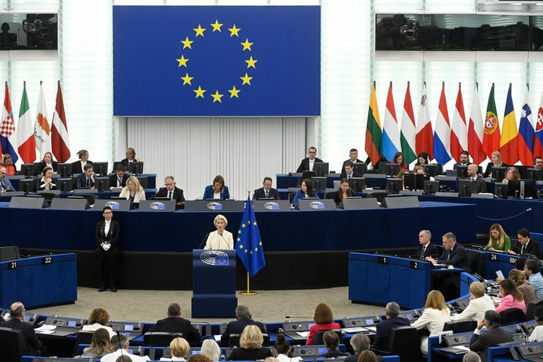 Šéfka EK: Zvýšíme dodávky elektřiny Ukrajině, posílíme její protivzdušnou obranu