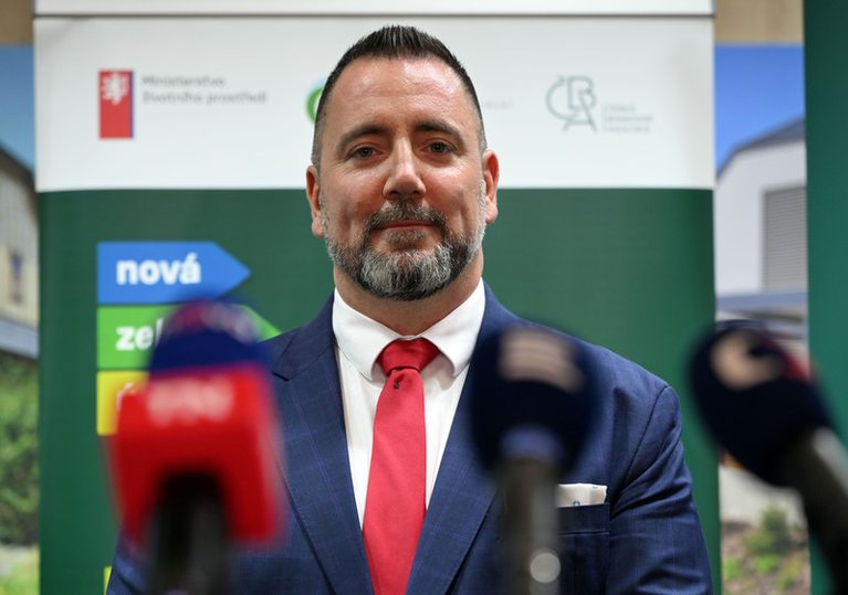 MŽP schválilo 860 žádostí z NZÚ podle nových podmínek, uvedl Červený