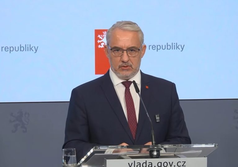Tripartita se k růstu platů vrátí po pondělním jednání vlády