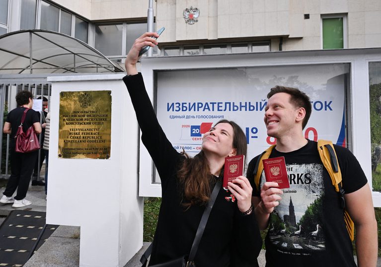 V Praze podle podle TASS hlasovalo zhruba 1000 Rusů