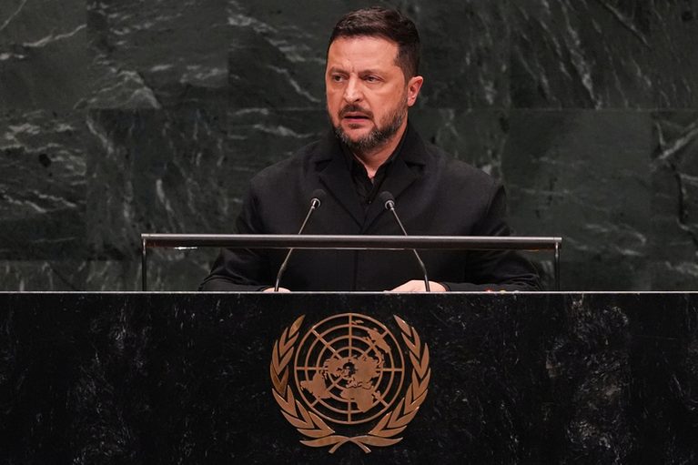 Zelenskyj ruským novinářům řekl, že do Moskvy přiletí na raketě