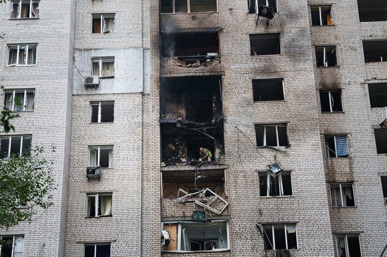 Ruské útoky na Kyjev zabily čtyři lidi, včetně 14letého chlapce