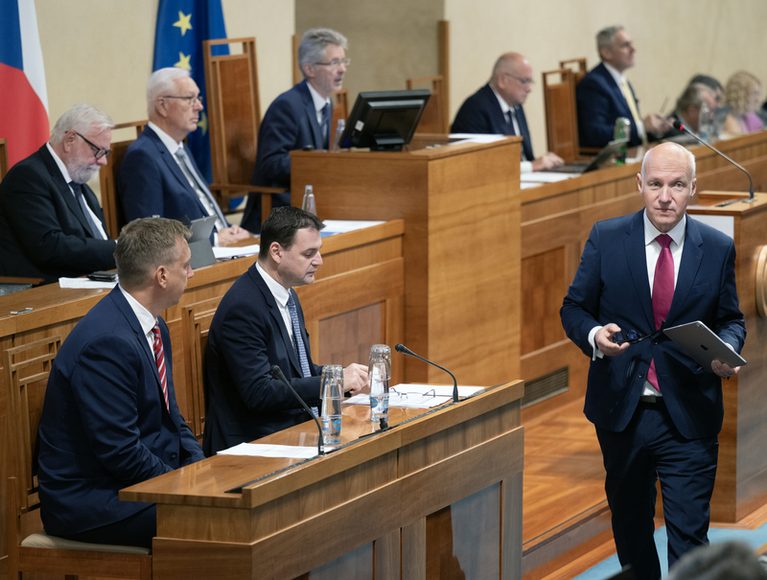 Senát souhlasil se snížením počtu českých vojáků k obraně východního křídla NATO
