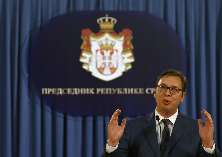 Srbsko míří k volbám, Vučičovu hegemonii chtějí ukončit studenti