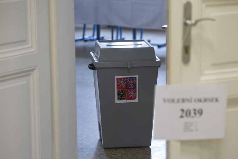 STEM: Sněmovní volby by vyhrálo ANO, druhou pozici drží posilující STAN