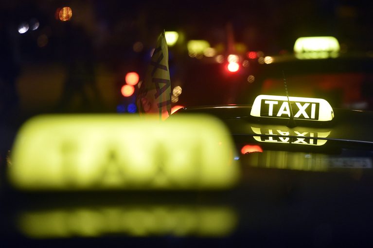 Praha od října zrušila cenové stropy pro taxislužby s taxametrem