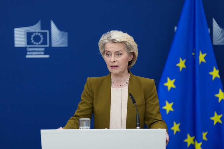 EK uvolnila Ukrajině 2,9 mld. eur na podporu finančních potřeb země