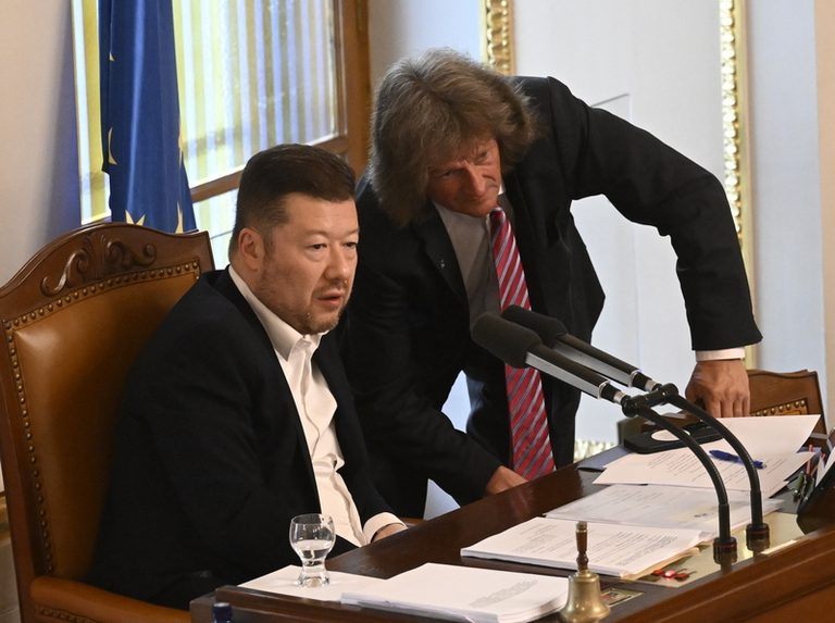 STAN se obrátí na výbor kvůli chování Ševčíka a Okamury ohledně Šebelové