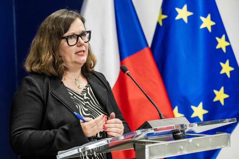 Hrdinková: Česko vítá menší škrty v rozpočtu EU, vadí mu nové zdroje