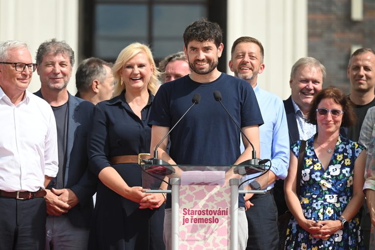 Pětikoalice v Olomouci podepsala koaliční smlouvu, primátorem lídr STAN Zelenka