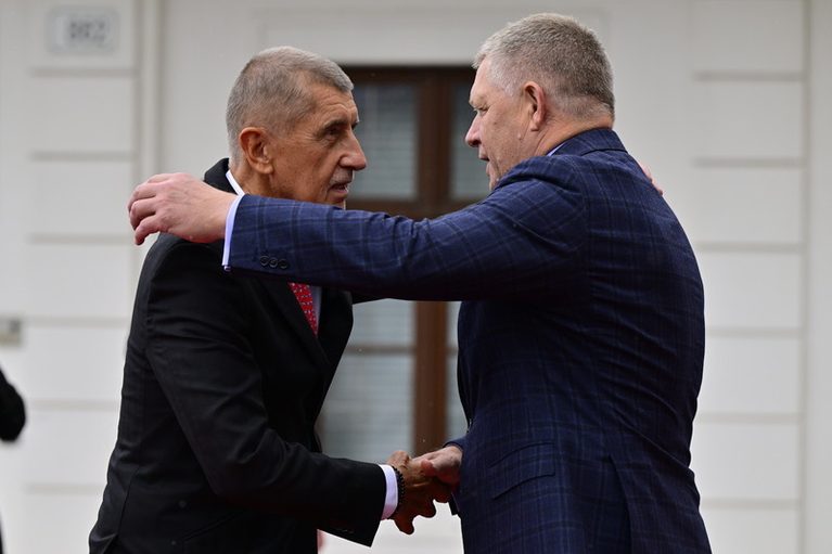 Česko navštíví Fico, s Babišem odhalí sochu v zahradě úřadu vlády