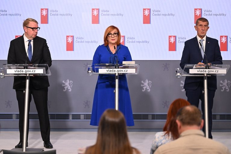 Zástupci vlády, odborů a zaměstnavatelů se shodli na změně nastavení platů