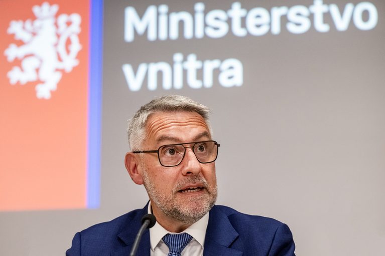 Metnar: Bezpečnostní sbory dostanou příští rok přidáno 2400 Kč do tarifů
