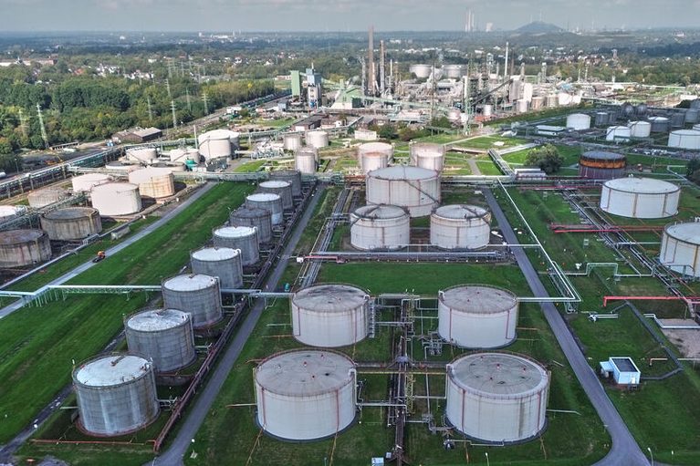 Skupina G7 uvolní významné zásoby nafty a ropy