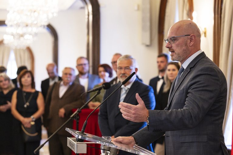 Plaga je přístupem koalice k novele o asistentech pedagoga zklamaný