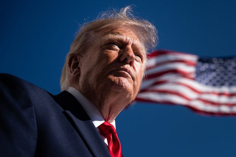 USA podle Trumpa neobnoví útoky na Írán před volbami do Kongresu