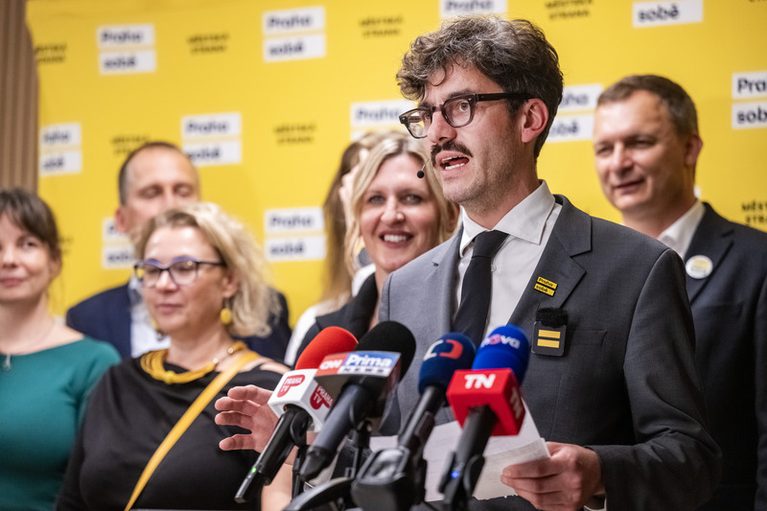 Praha sobě nabídla STAN většinu v radě a post primátora v koalici s Piráty