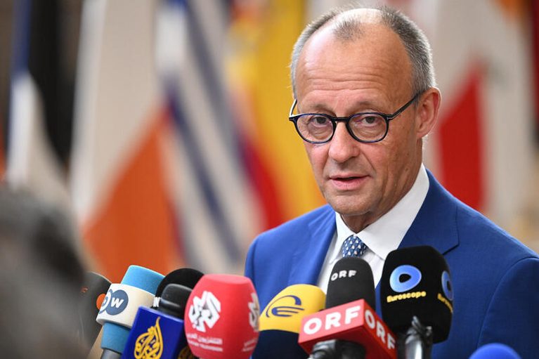 Rusko je podle Merze obrovskou hrozbou, varoval i před extremistickými stranami