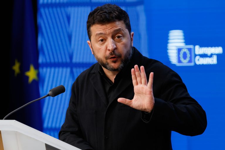 Zelenskyj: Některé dodávky na úrovni ministerstva obrany USA jsou zpožděny