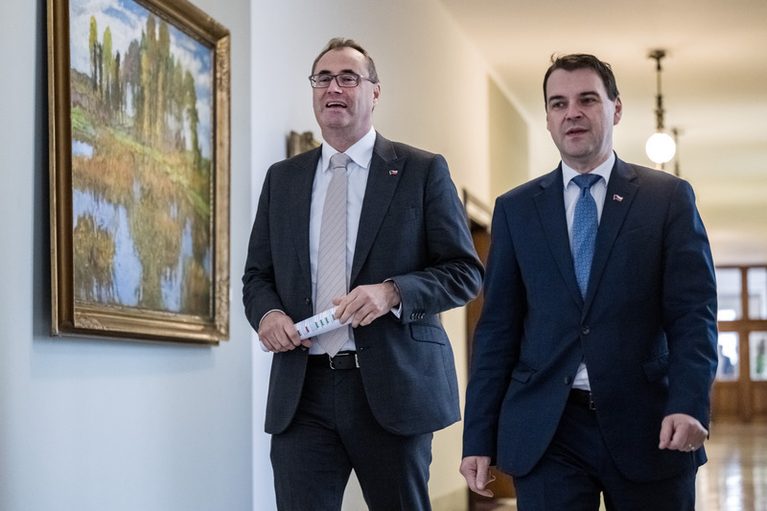 ČR nepodpořila omezení víz pro Rusy do EU, má vlastní pravidla