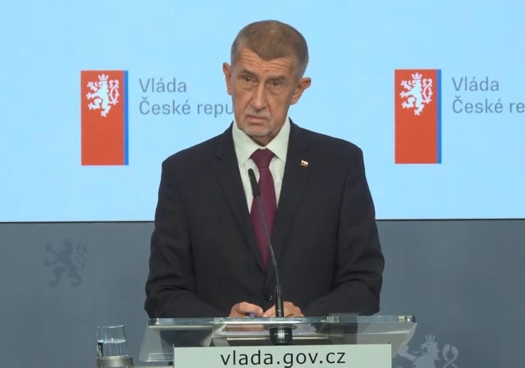 Babiš má informace, že téma poplatků bude zneužito 17.listopadu, návrh nestáhne