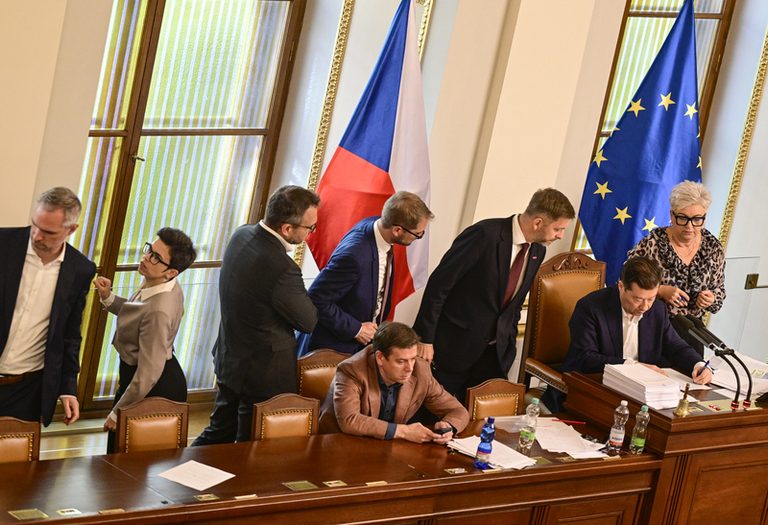 Koalice prosadila projednání zrušení poplatků pro ČT a ČRo