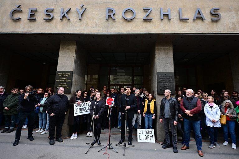 Expertka: Překotná snaha zrušit poplatky pro ČT a ČRo nemá věcný důvod