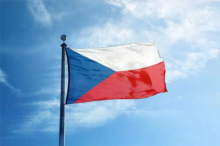 Kdo tu koho vtahuje do války? Jak dezinformační weby obracejí logiku odstrašování naruby
